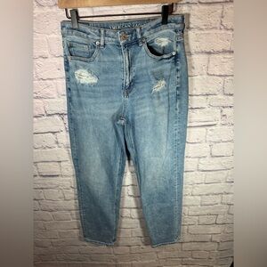 American Eagle mom straight jean light wash distressed pants size 8 long‎